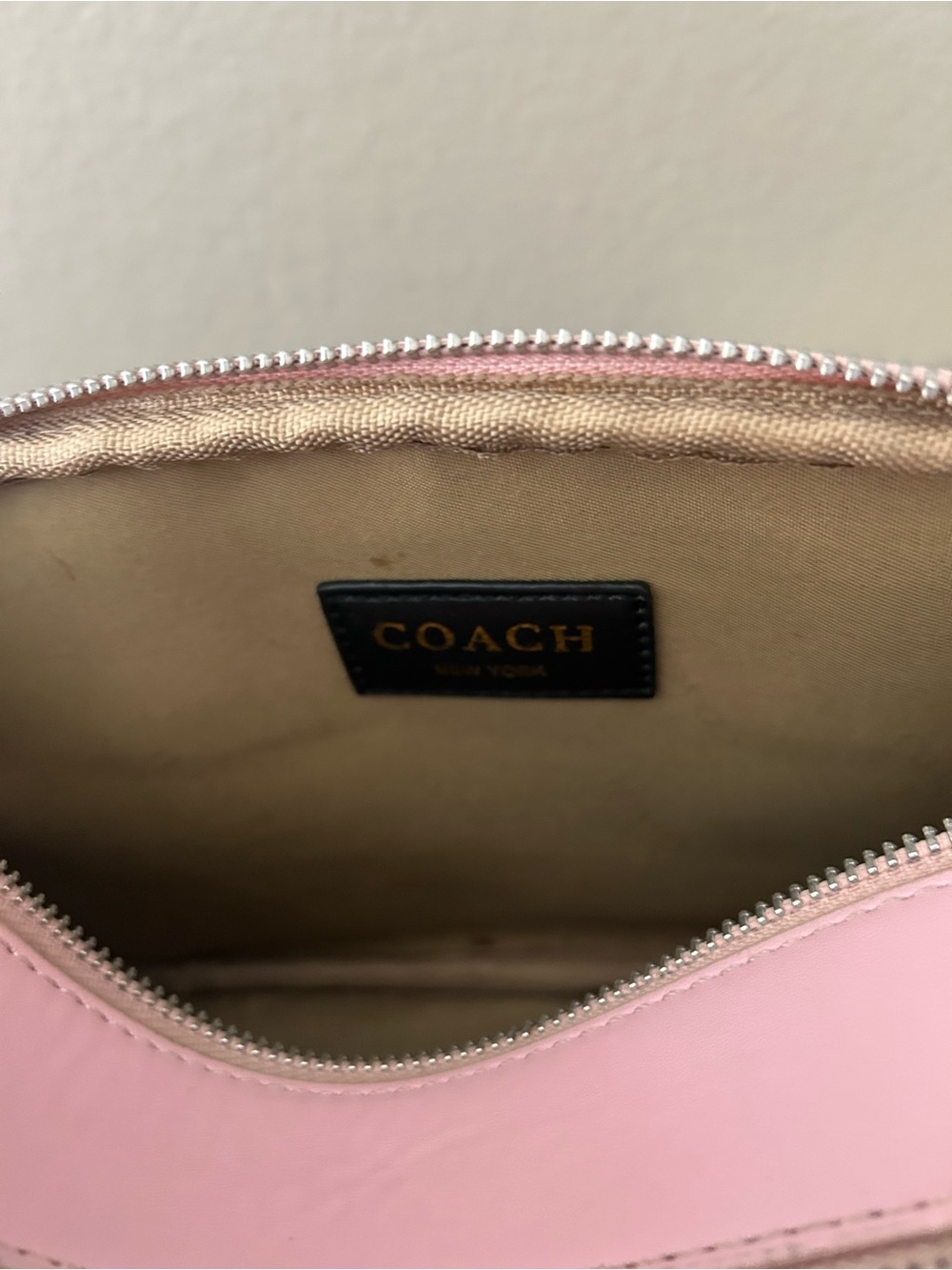 Crossbody bag with Pink Trim - Picture 4 of 7
